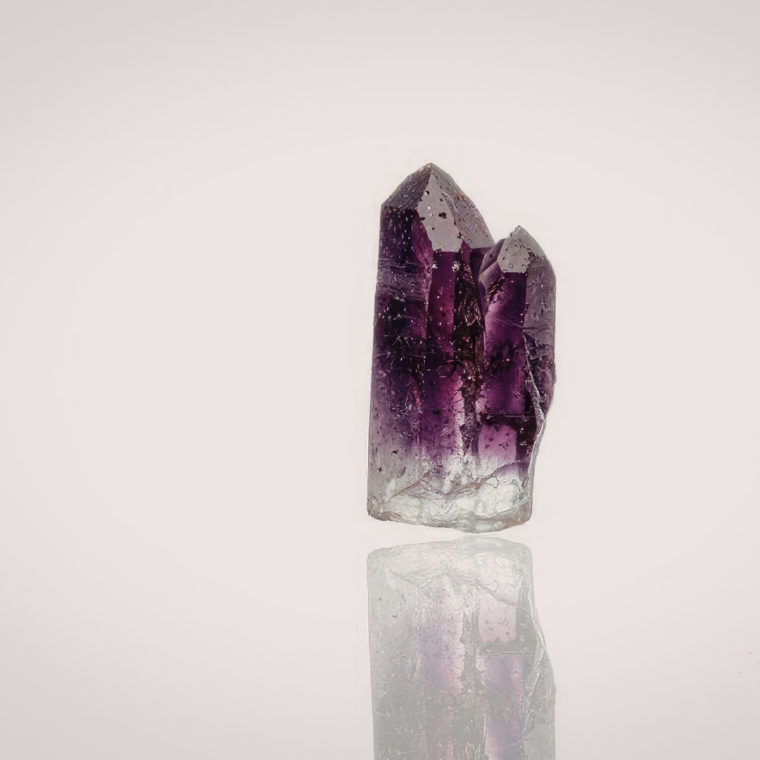 ou-trouver-de-l-amethyste-en-france-cristal-violet-naturel